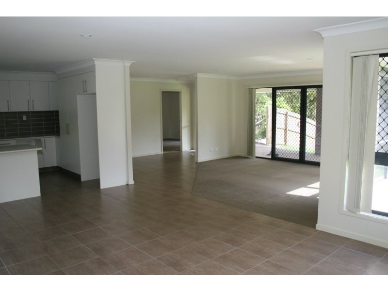 2 Chaka Street, Hillcrest QLD 4118