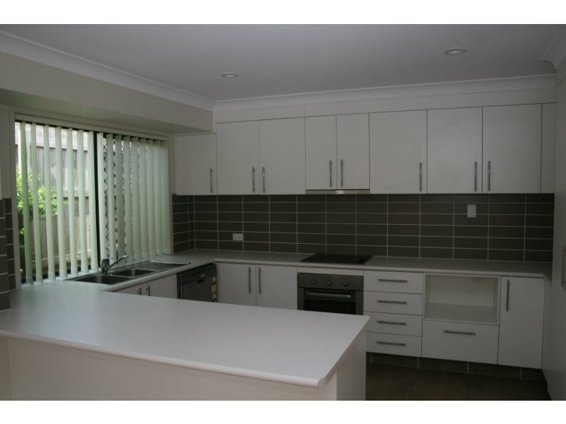 2 Chaka Street, Hillcrest QLD 4118