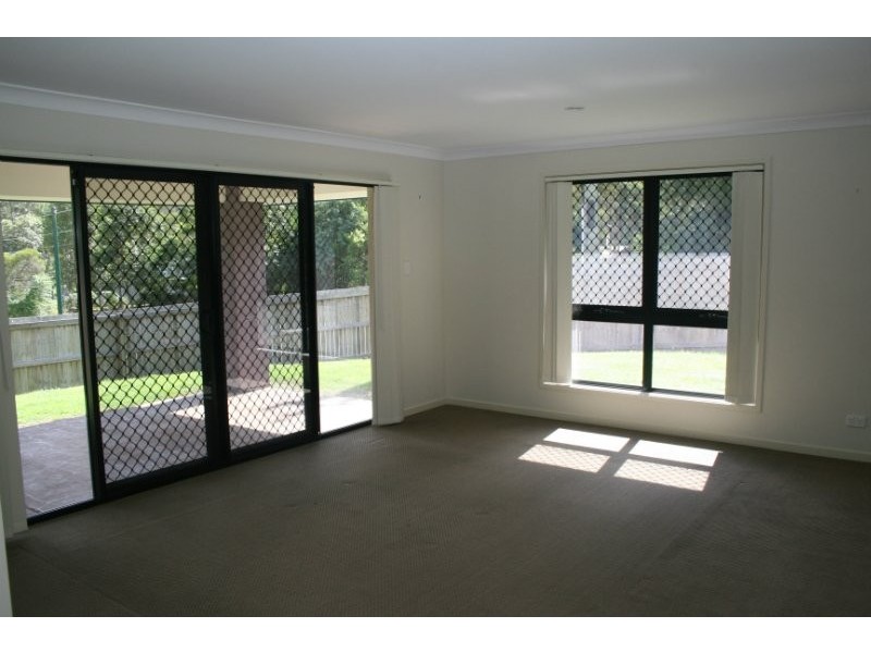 2 Chaka Street, Hillcrest QLD 4118