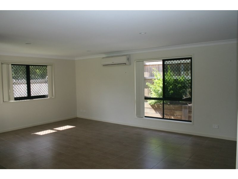 2 Chaka Street, Hillcrest QLD 4118