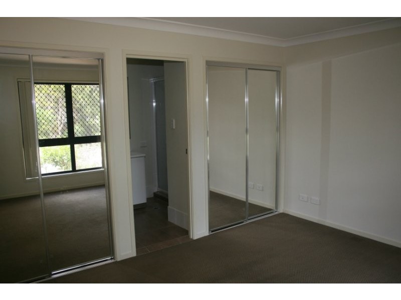 2 Chaka Street, Hillcrest QLD 4118