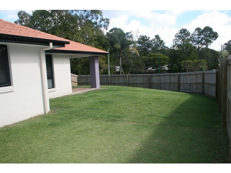 2 Chaka Street, Hillcrest QLD 4118