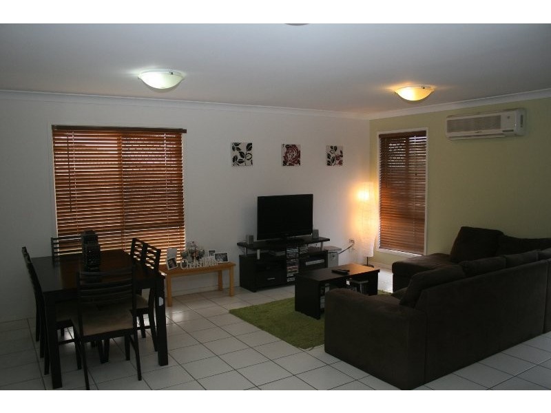 32 Sunrise Crescent, Regents Park QLD 4118