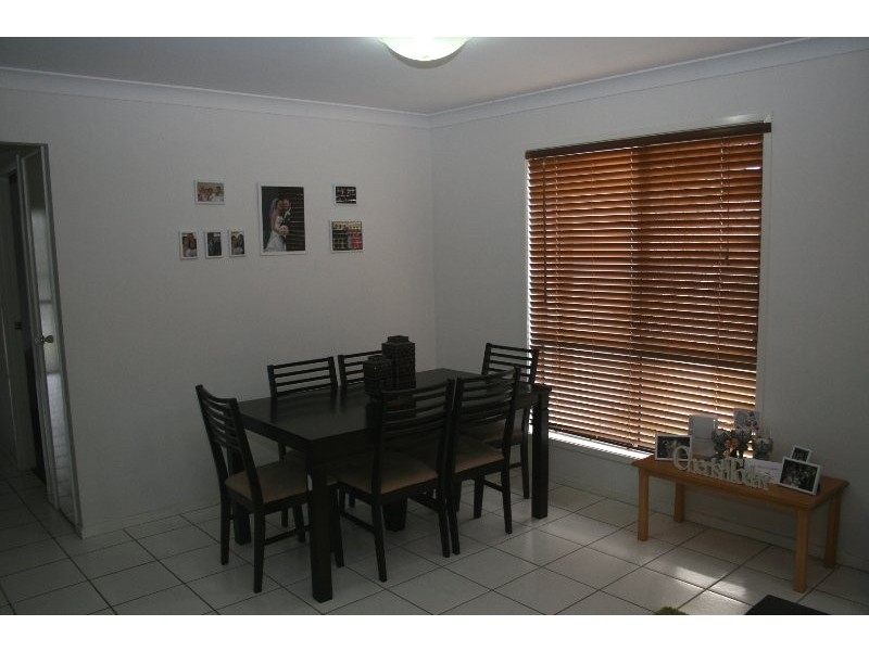 32 Sunrise Crescent, Regents Park QLD 4118