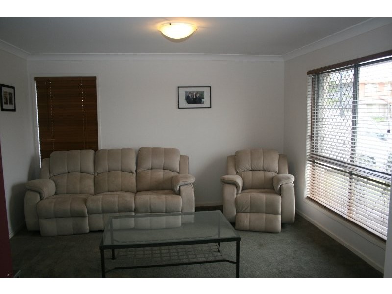 32 Sunrise Crescent, Regents Park QLD 4118