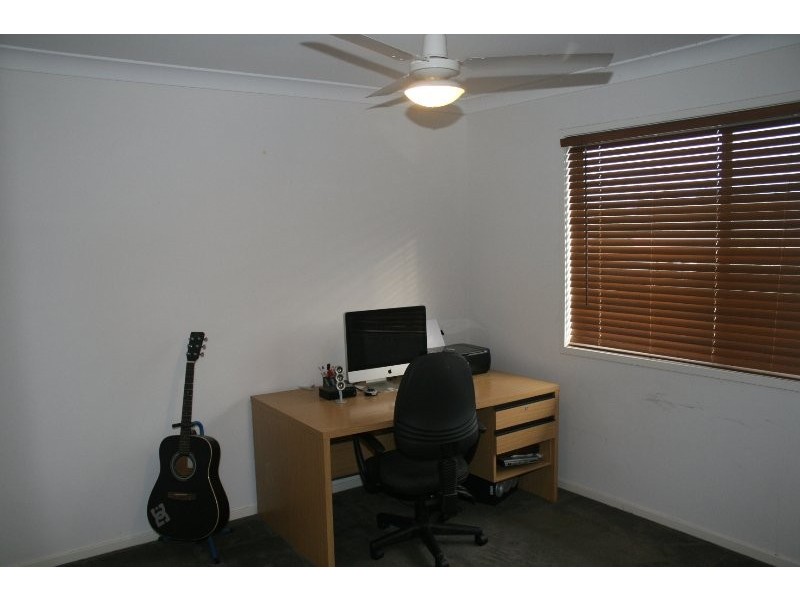 32 Sunrise Crescent, Regents Park QLD 4118