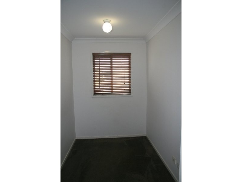 32 Sunrise Crescent, Regents Park QLD 4118