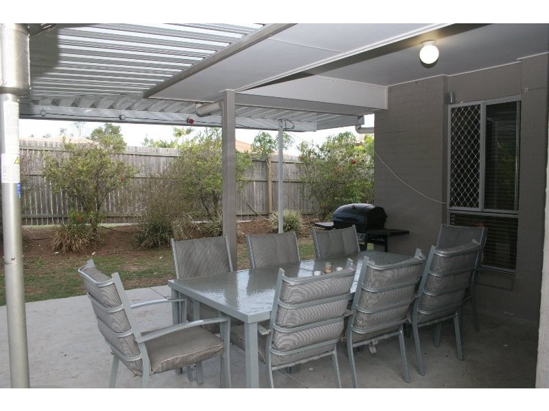 32 Sunrise Crescent, Regents Park QLD 4118