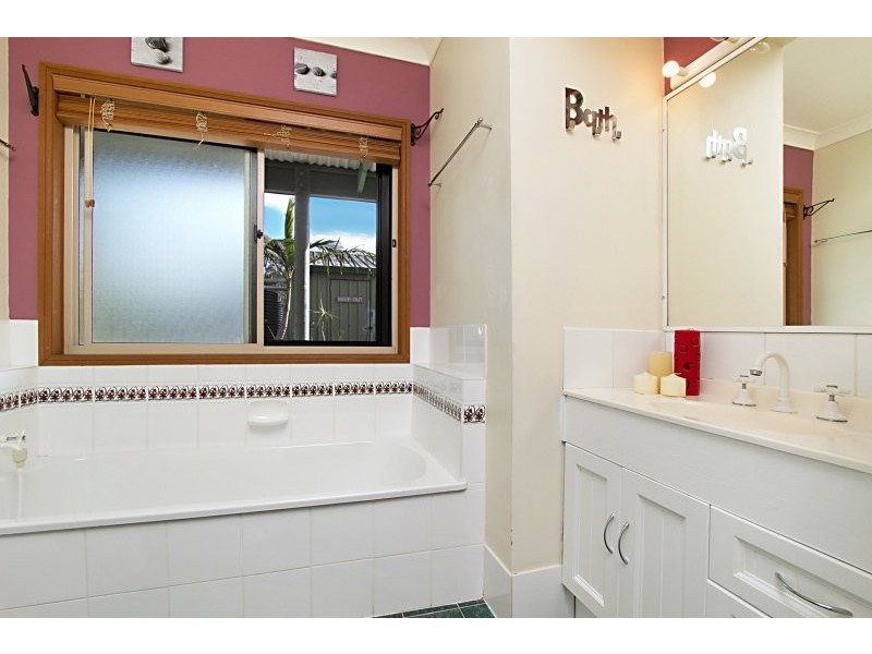 100 Merluna Road, Park Ridge South QLD 4125