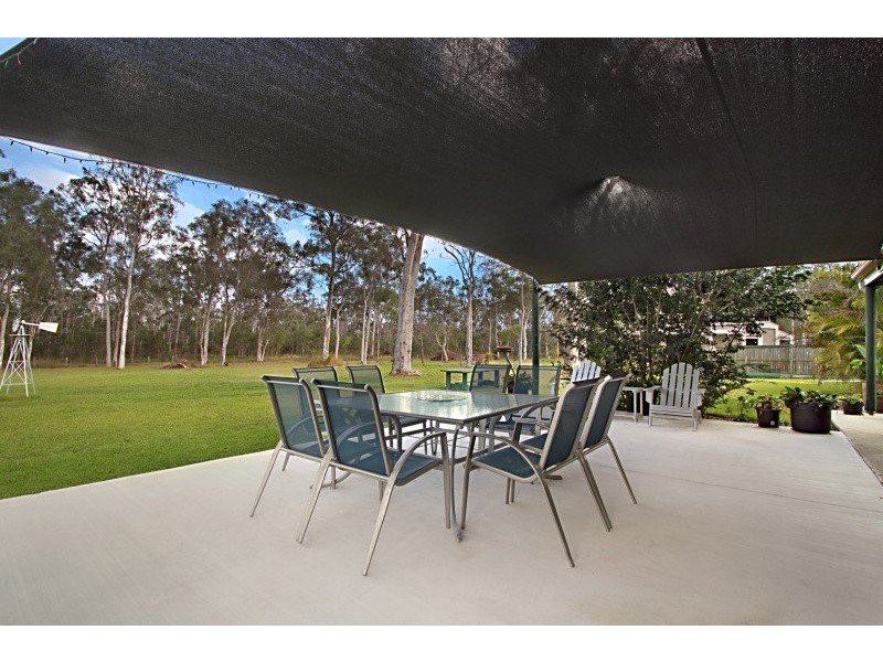 100 Merluna Road, Park Ridge South QLD 4125