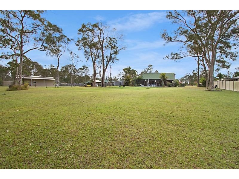100 Merluna Road, Park Ridge South QLD 4125