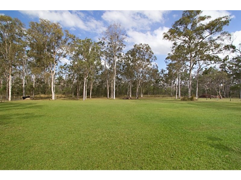 100 Merluna Road, Park Ridge South QLD 4125