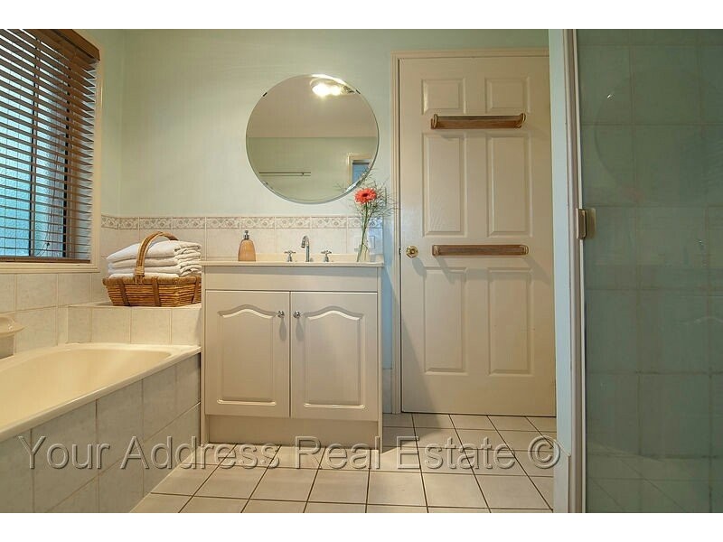 7 Butia Close, Regents Park QLD 4118