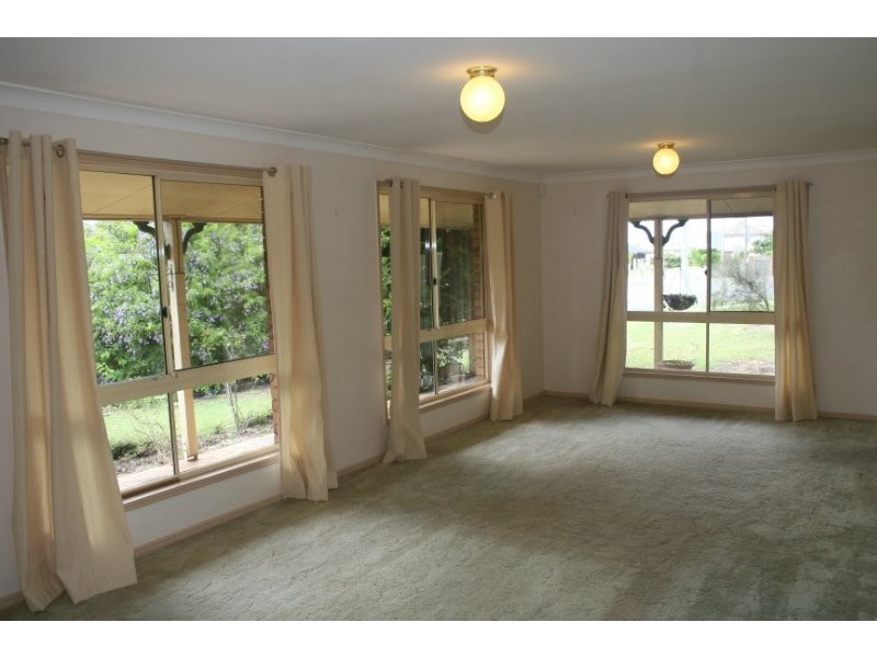 2 Stringybark Street, Regents Park QLD 4118