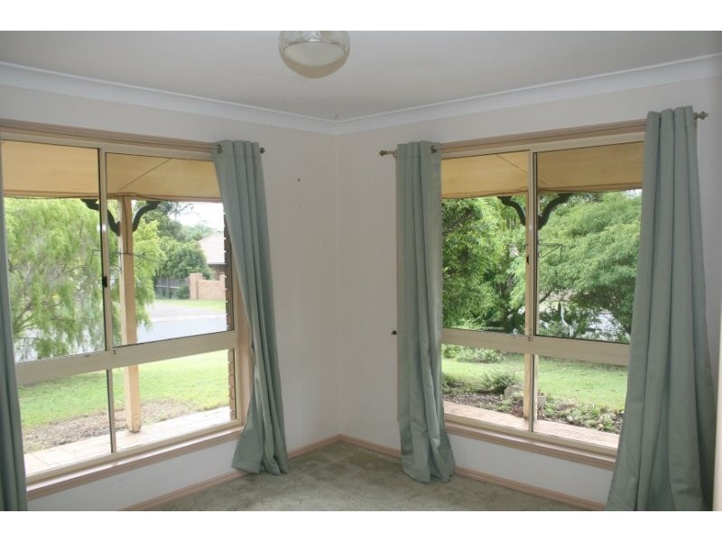 2 Stringybark Street, Regents Park QLD 4118