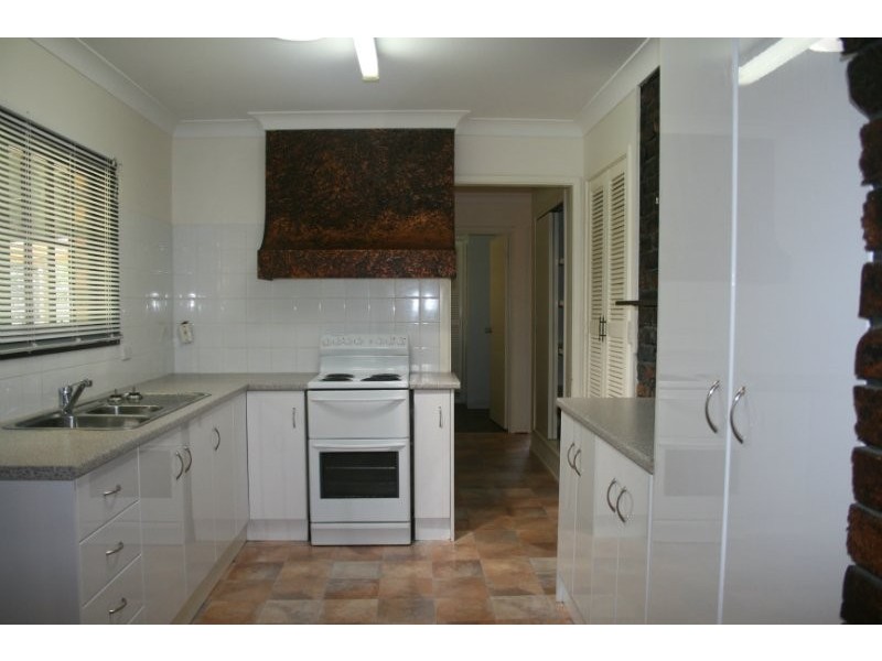 32 Lyngrove Street, Kingston QLD 4114