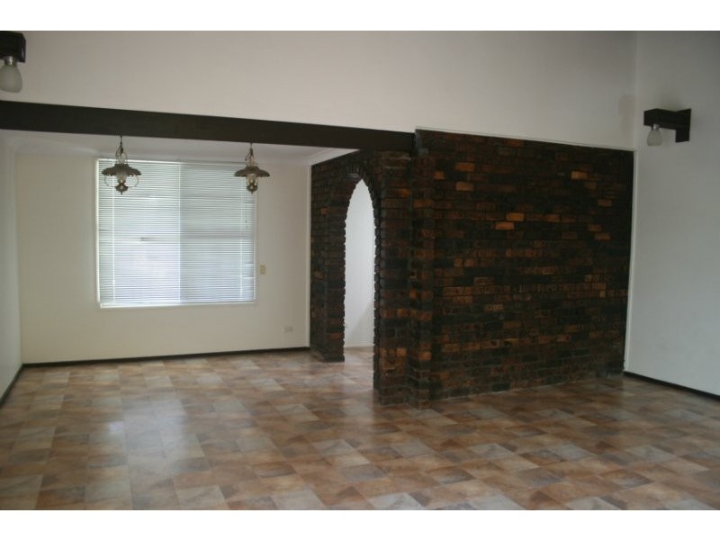 32 Lyngrove Street, Kingston QLD 4114