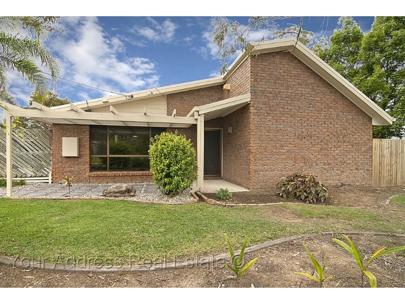 1 Kingfield Court, Regents Park QLD 4118