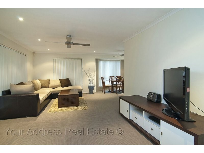 1 Kingfield Court, Regents Park QLD 4118