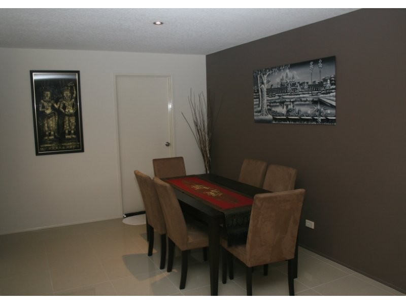 9 Robert South Drive, Crestmead QLD 4132