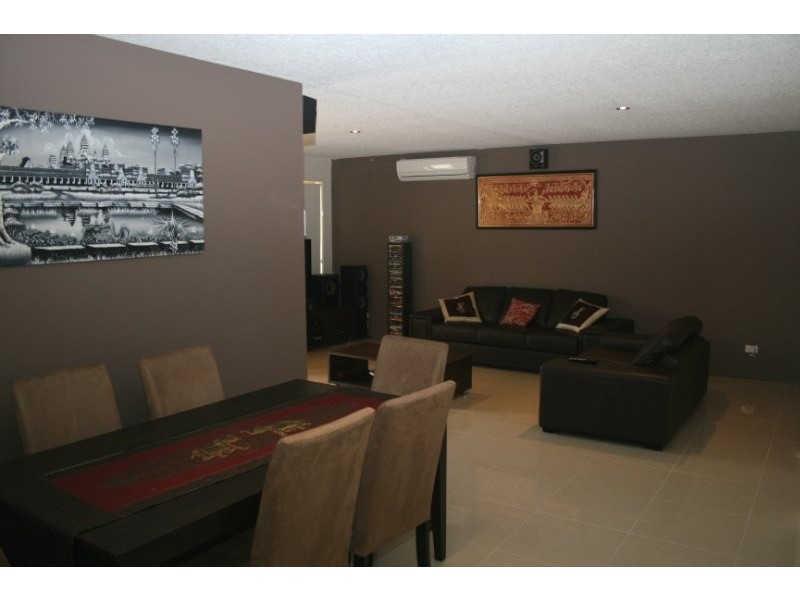 9 Robert South Drive, Crestmead QLD 4132