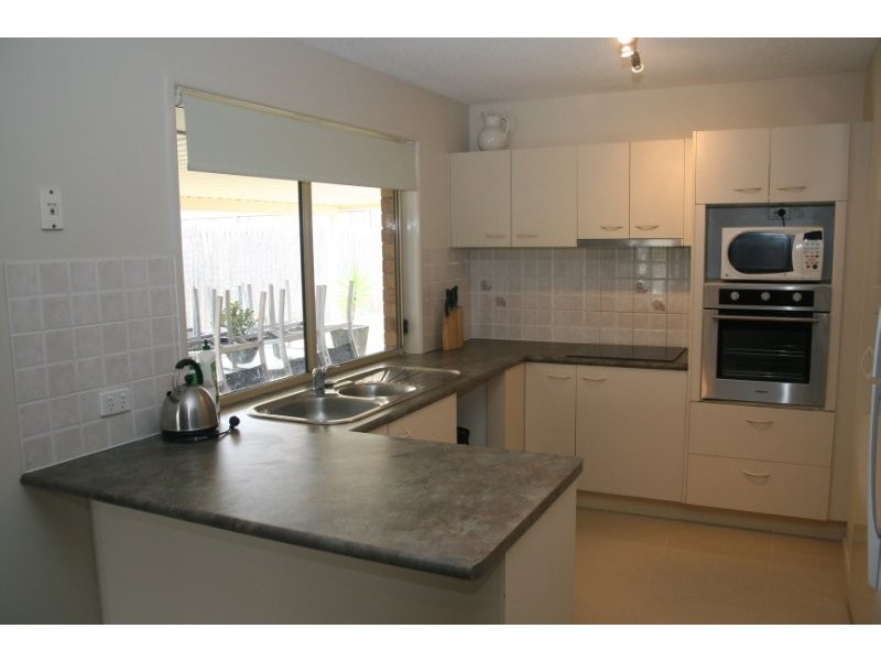 9 Robert South Drive, Crestmead QLD 4132