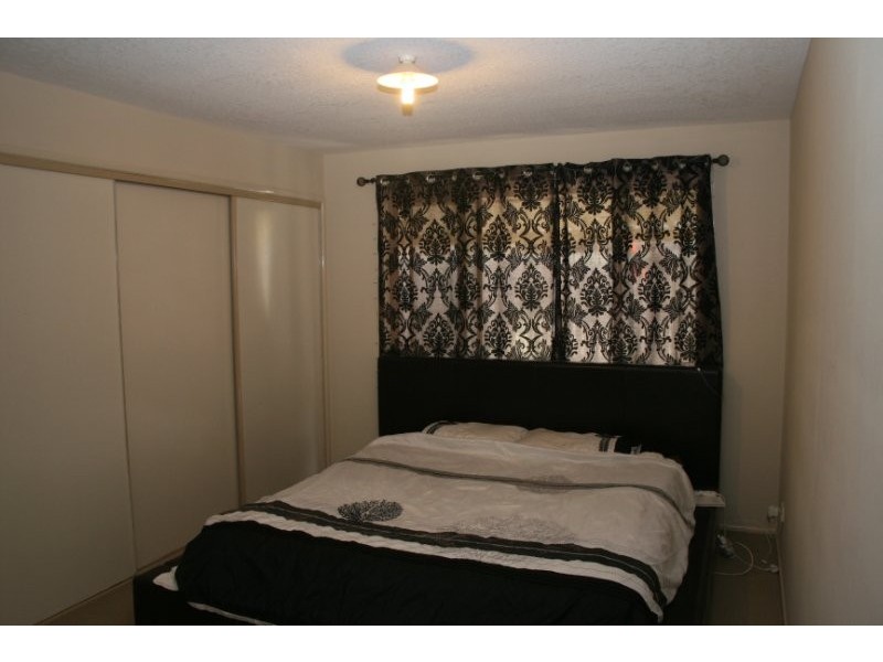 9 Robert South Drive, Crestmead QLD 4132