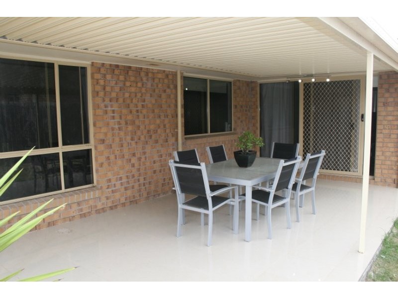 9 Robert South Drive, Crestmead QLD 4132