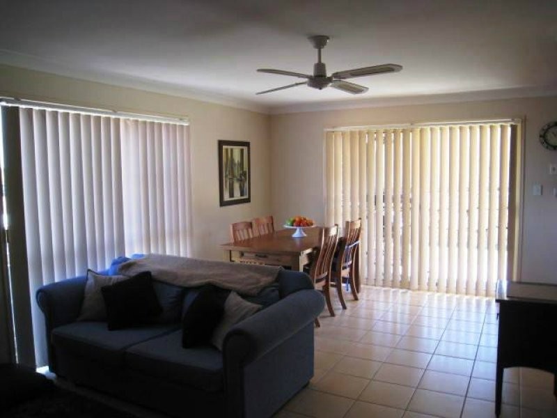 8 Samia Court, Regents Park QLD 4118