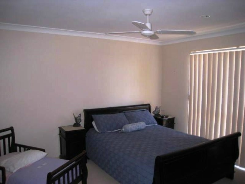 8 Samia Court, Regents Park QLD 4118