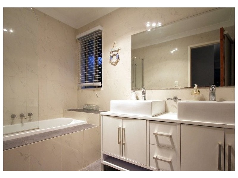 4 Garry Place, Crestmead QLD 4132