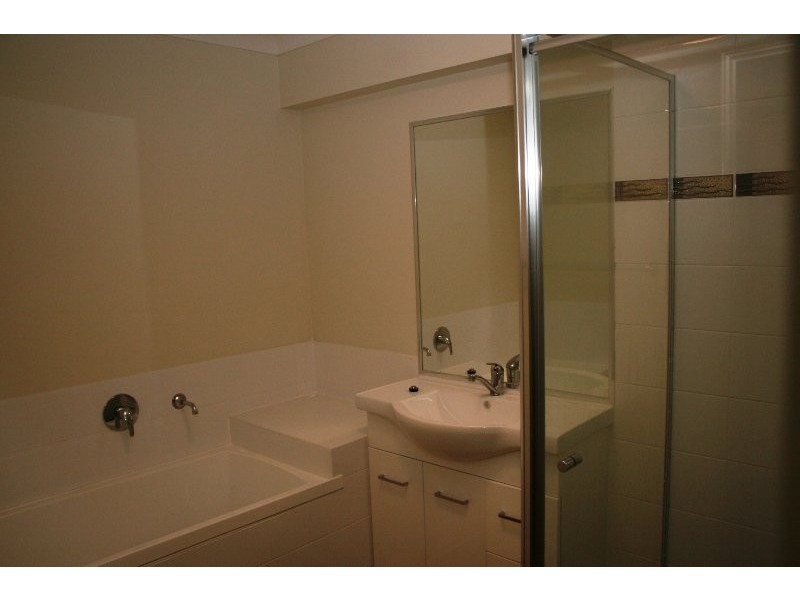 1/75 Vansittart Road, Regents Park QLD 4118