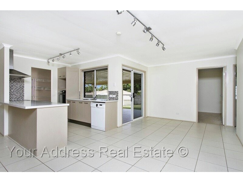 16 Mooloolah Court, Hillcrest QLD 4118