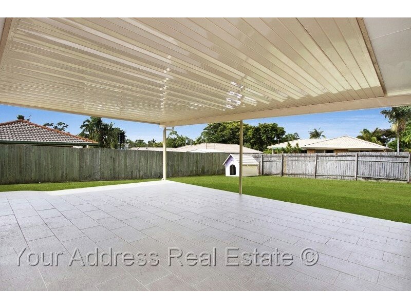 16 Mooloolah Court, Hillcrest QLD 4118