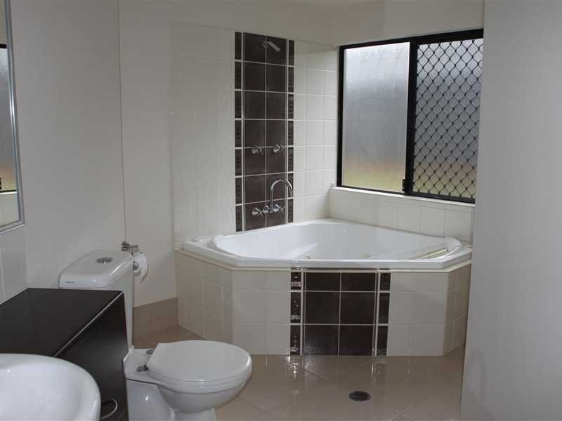 7 Leinster Drive, Mareeba QLD 4880