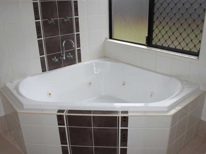 7 Leinster Drive, Mareeba QLD 4880