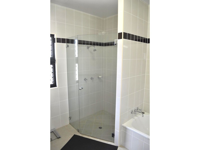 2 River Drive, Mareeba QLD 4880