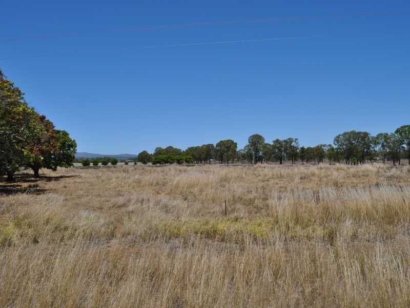 8 Mines Road, Mareeba QLD 4880