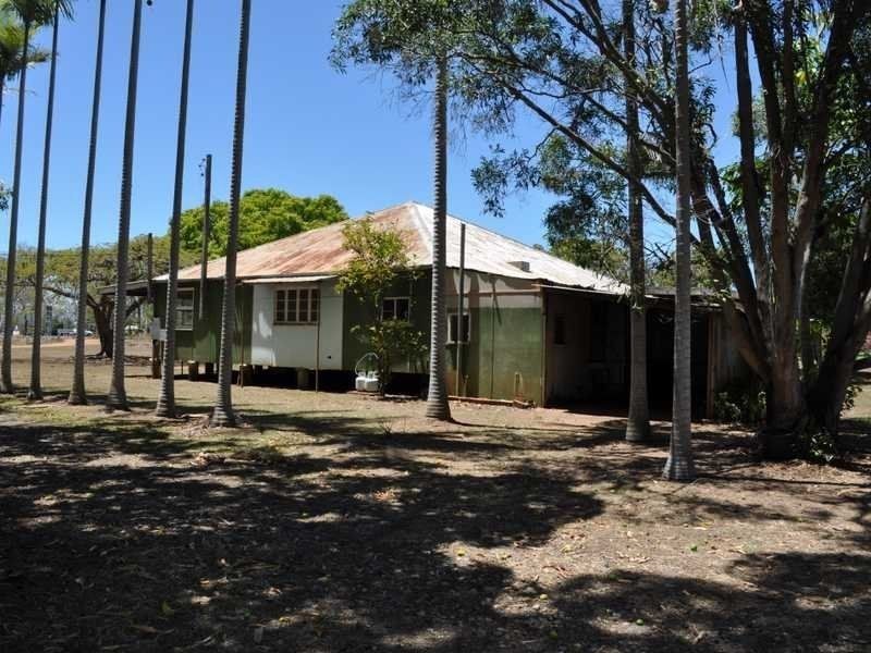8 Mines Road, Mareeba QLD 4880