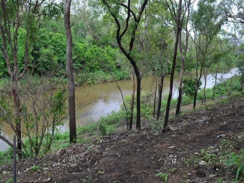 1 River Drive, Mareeba QLD 4880