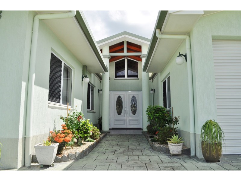 10 Natalie Close, Mareeba QLD 4880