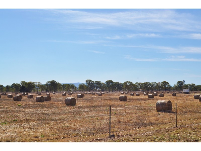 8 Mines Road, Mareeba QLD 4880