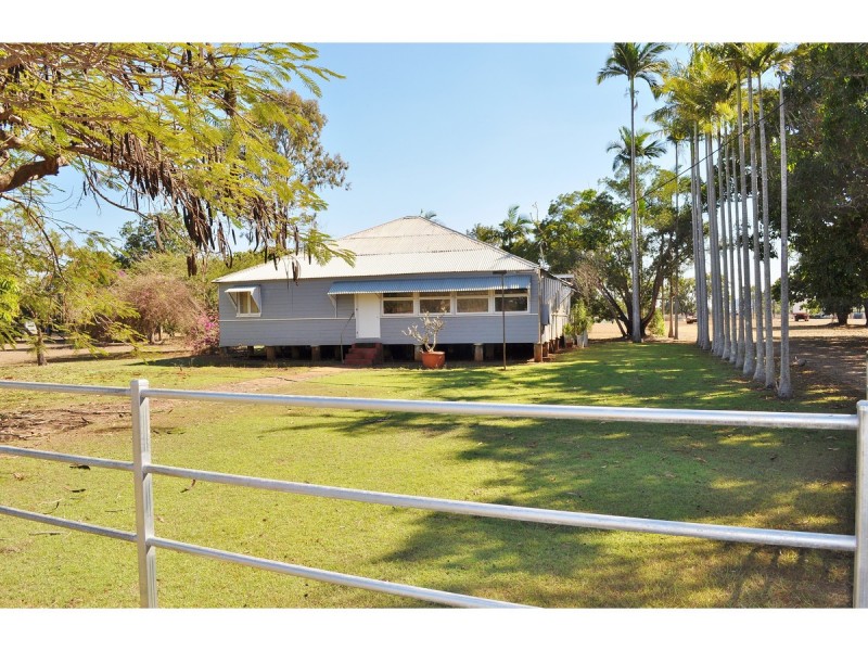 8 Mines Road, Mareeba QLD 4880