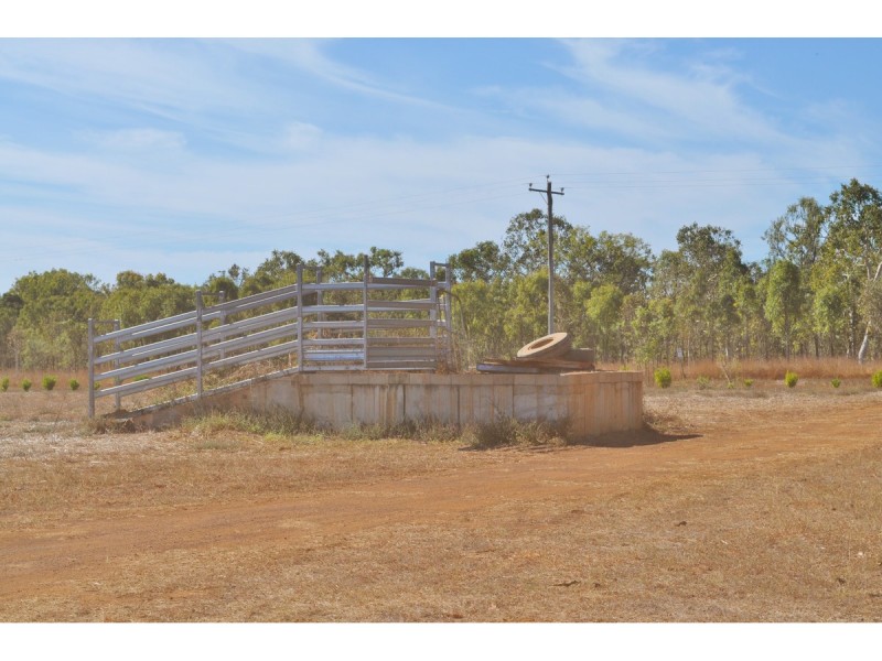 8 Mines Road, Mareeba QLD 4880