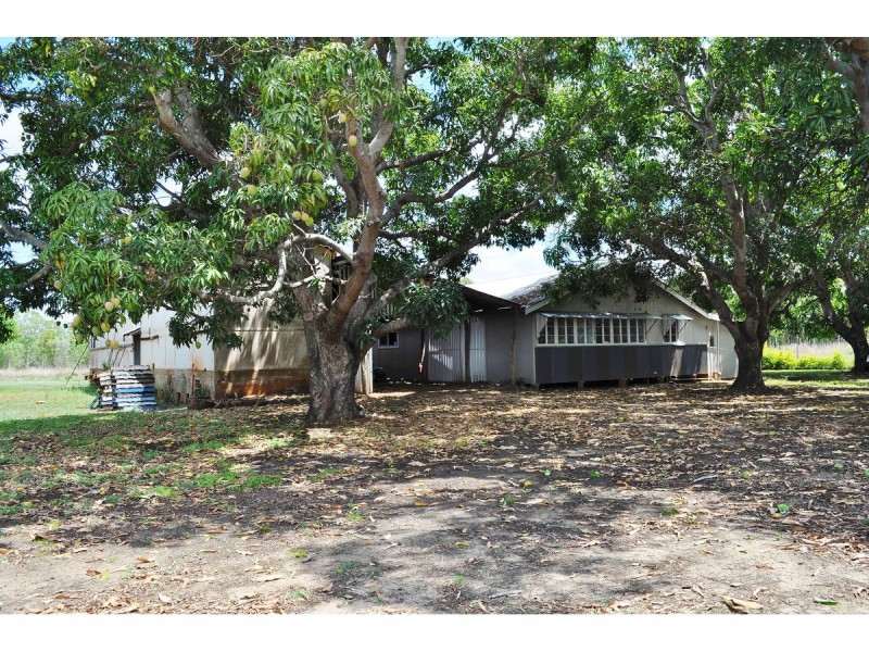 8 Mines Road, Mareeba QLD 4880