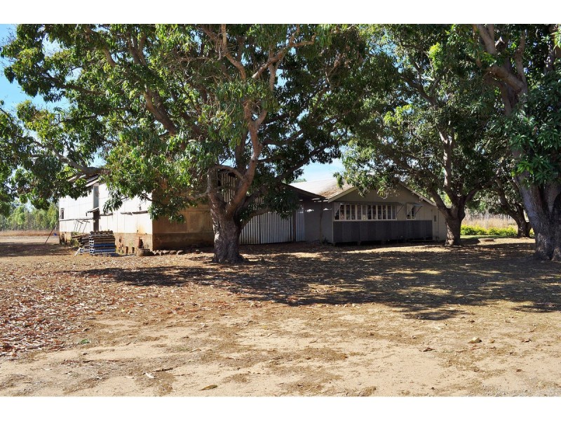 8 Mines Road, Mareeba QLD 4880