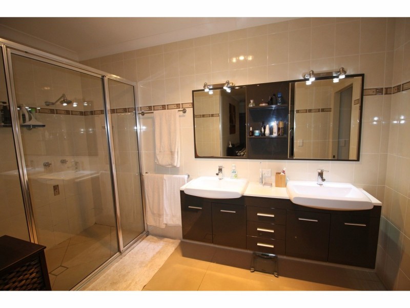 8 River Drive, Mareeba QLD 4880