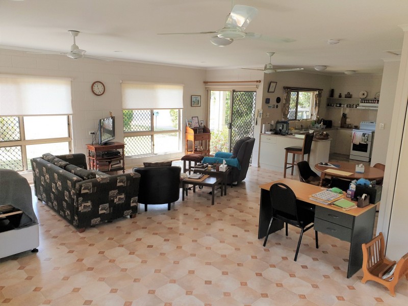84 James, Mareeba QLD 4880