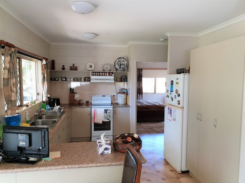 84 James, Mareeba QLD 4880