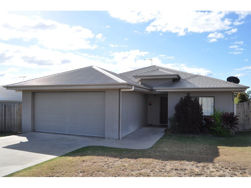 17 Damien Close, Mareeba QLD 4880